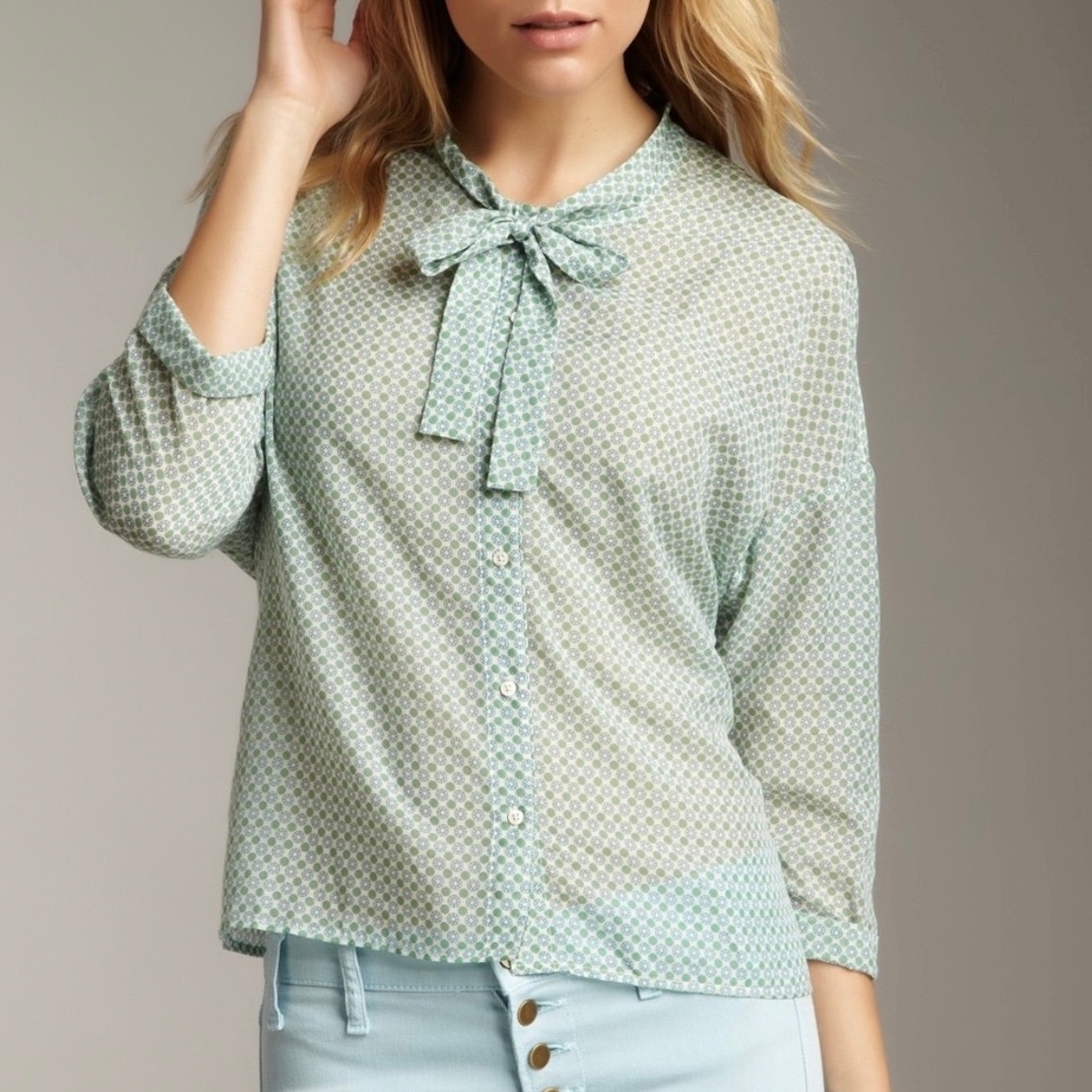 Textile Elizabeth & James Norie Tie Neck Button Down Top Clover Size Small